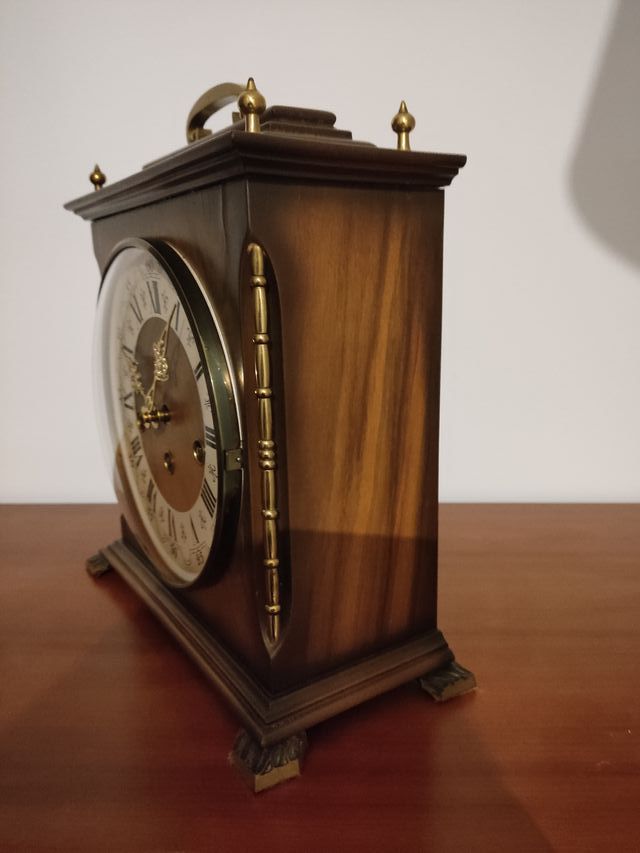 Reloj de sobremesa de madera y latón 1966