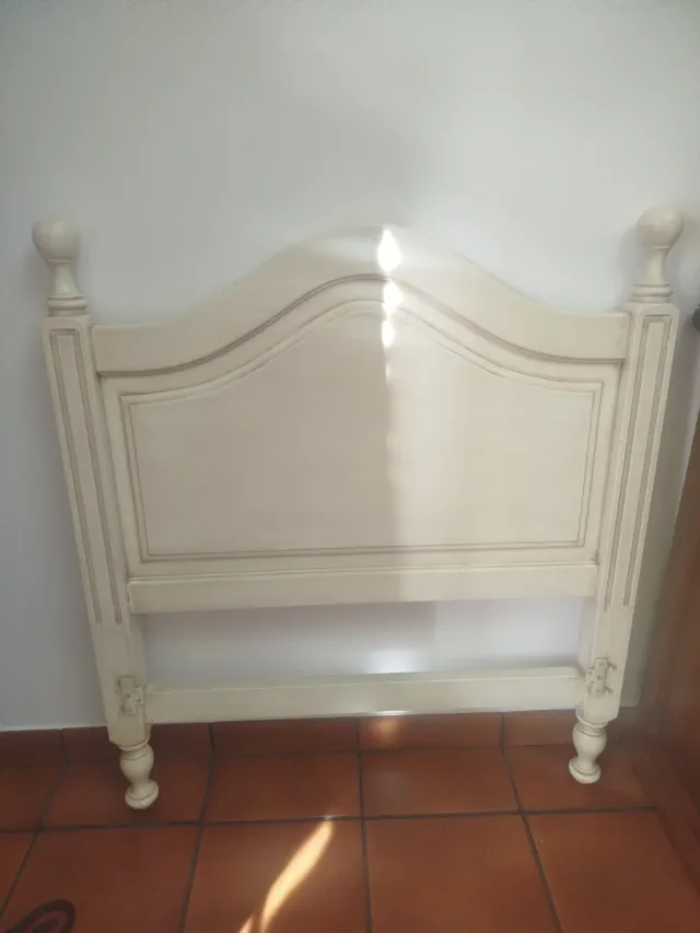 Cabecero de madera maciza beige