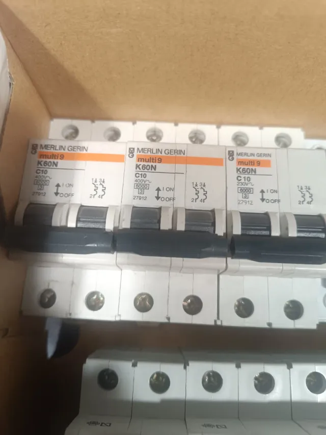 Merlin Gerin multi 9 K60N C10