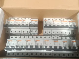 Merlin Gerin multi 9 K60N C10