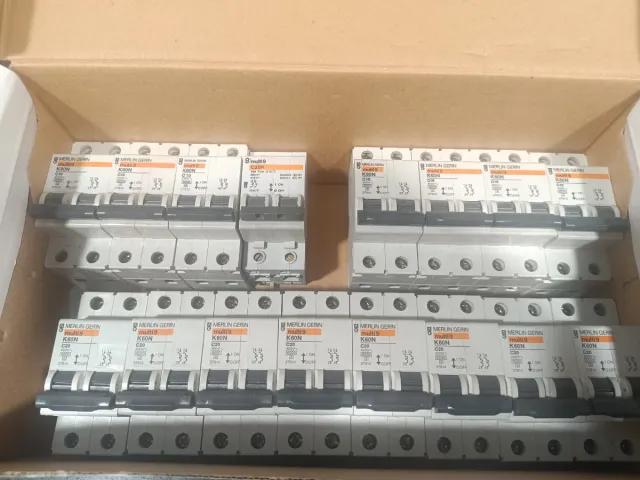 Merlin Gerin multi 9 K60N C10