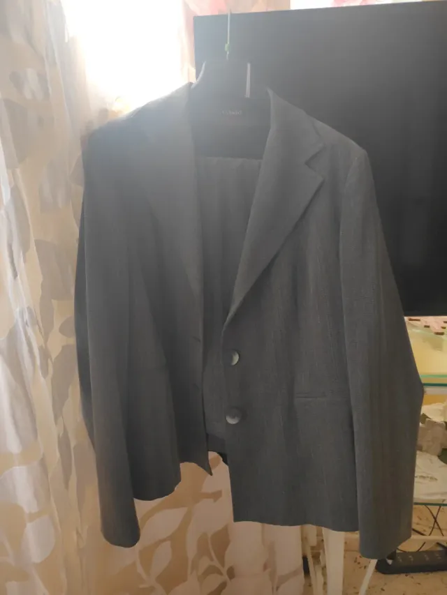 Completo giacca e pantalone grigio