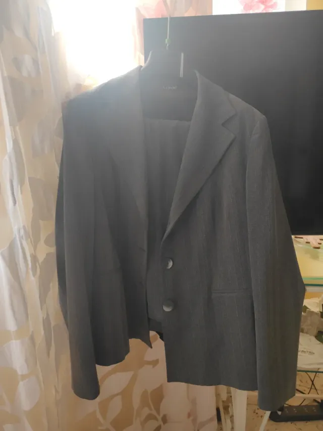 Completo giacca e pantalone grigio