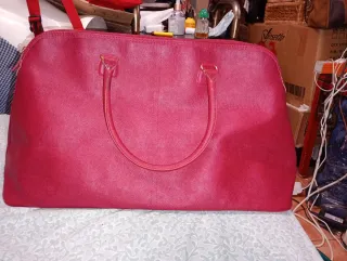 Bolso de viaje rojo