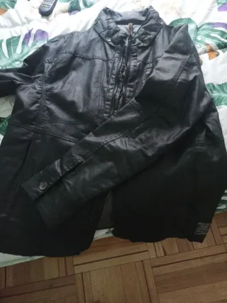 Cazadora de cuero negra