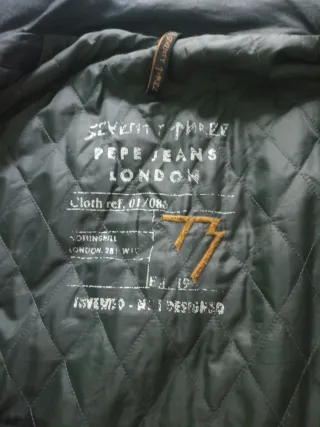 Cazadora de cuero negra