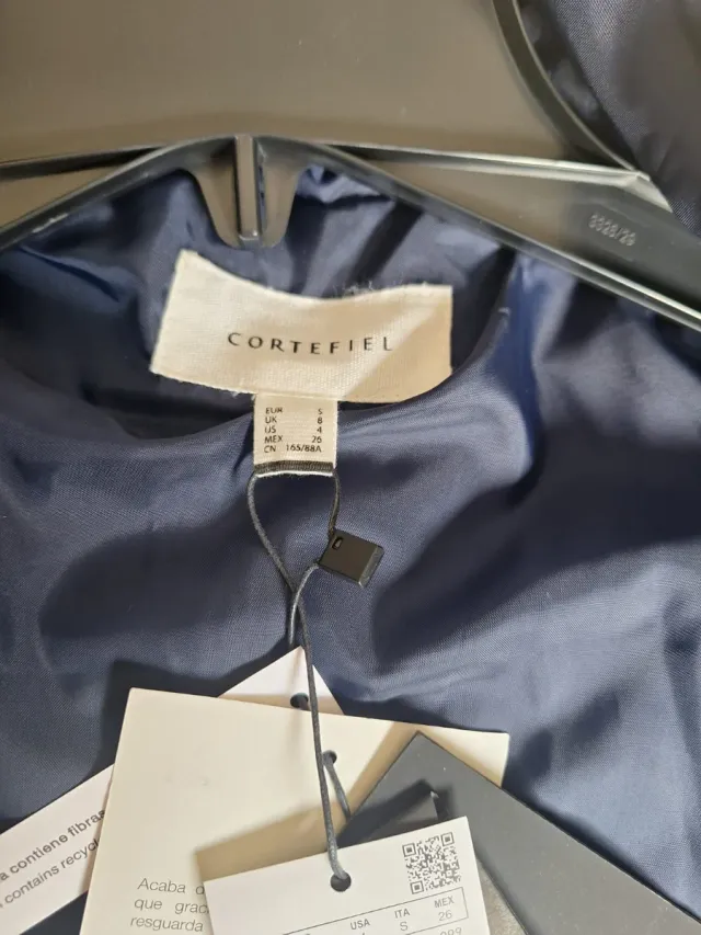 Anorak Cortefiel con capucha azul