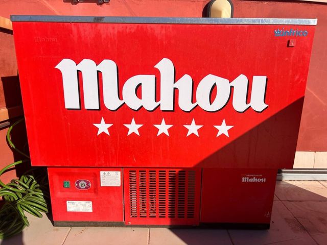 Nevera Mahou Roja