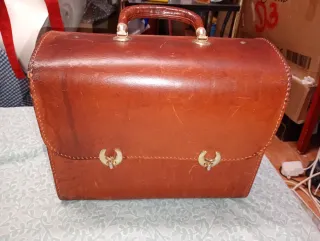 Bolso de piel marrón