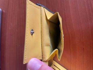 Cartera Lacoste Gris y Amarillo