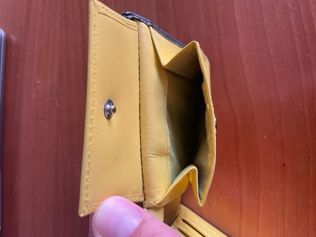 Cartera Lacoste Gris y Amarillo