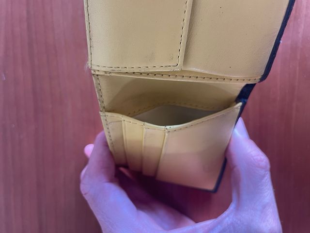 Cartera Lacoste Gris y Amarillo