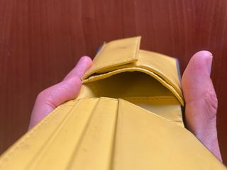 Cartera Lacoste Gris y Amarillo