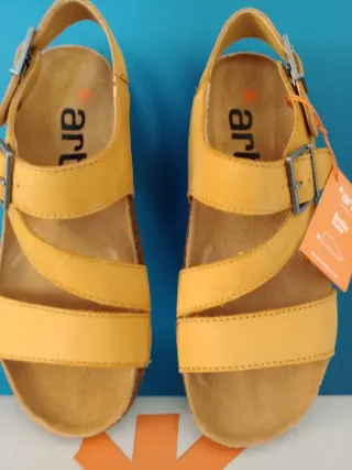 Sandalias Art talla 36 nuevas con etiqueta mostaza