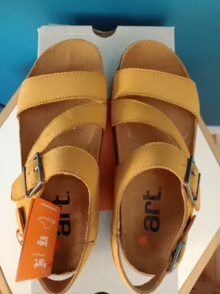 Sandalias Art talla 36 nuevas con etiqueta mostaza