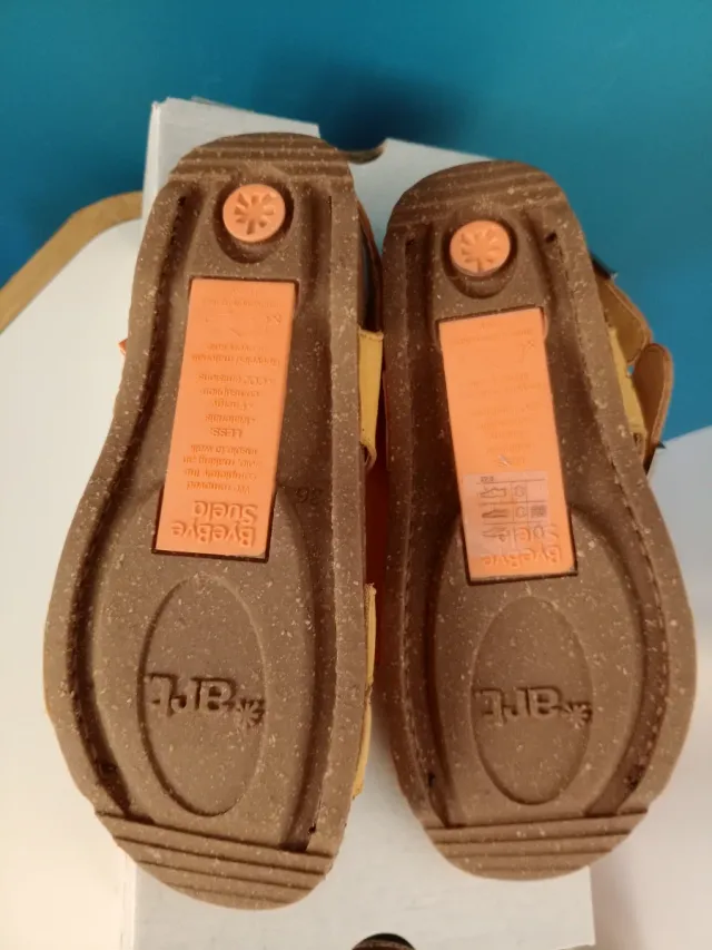 Sandalias Art talla 36 nuevas con etiqueta mostaza