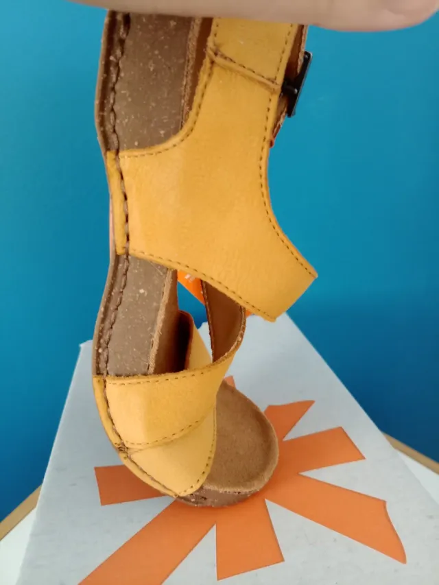 Sandalias Art talla 36 nuevas con etiqueta mostaza