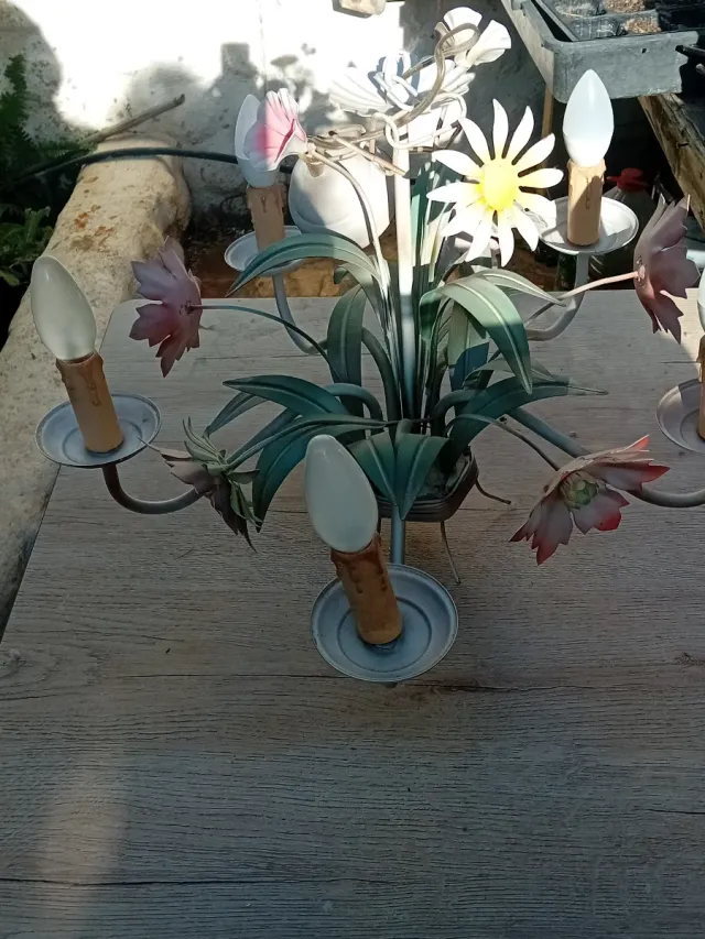 Lámpara de techo de hierro pintado a mano