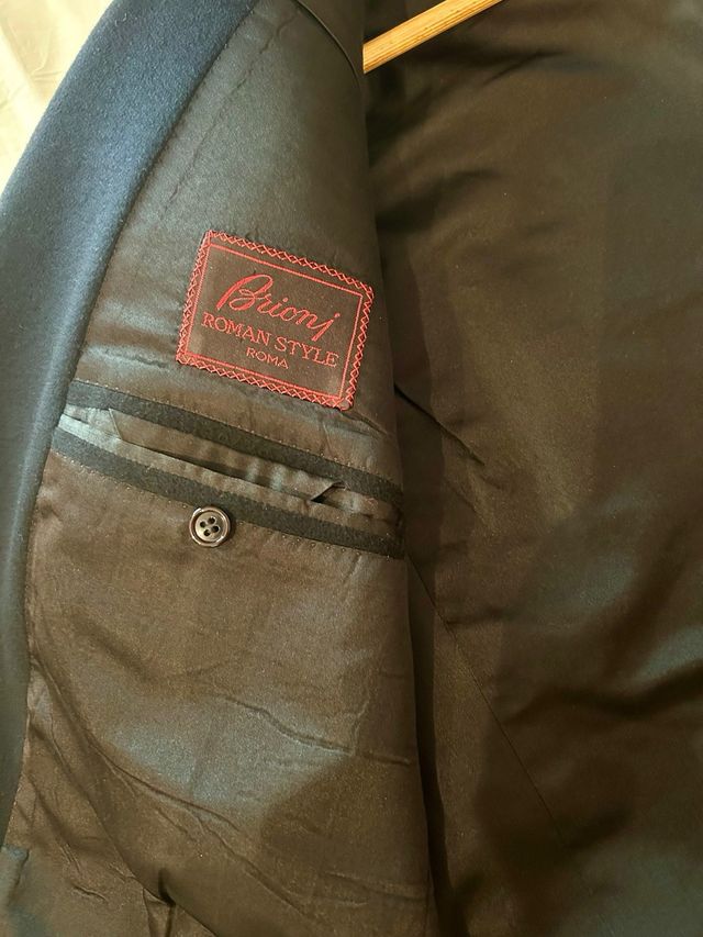 Abrigo Brioni Caballero Negro 100% cashmere.