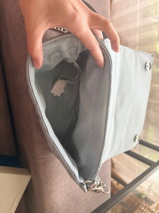 Bolso acolchado con cadena