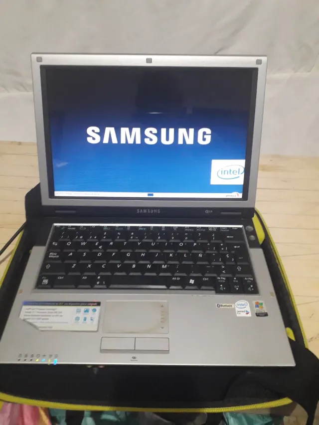 Portátil Samsung Q22 Plata y Negro