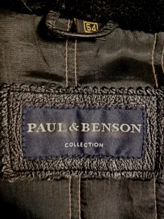 Elegante abrigo de cuero . Excelente estado