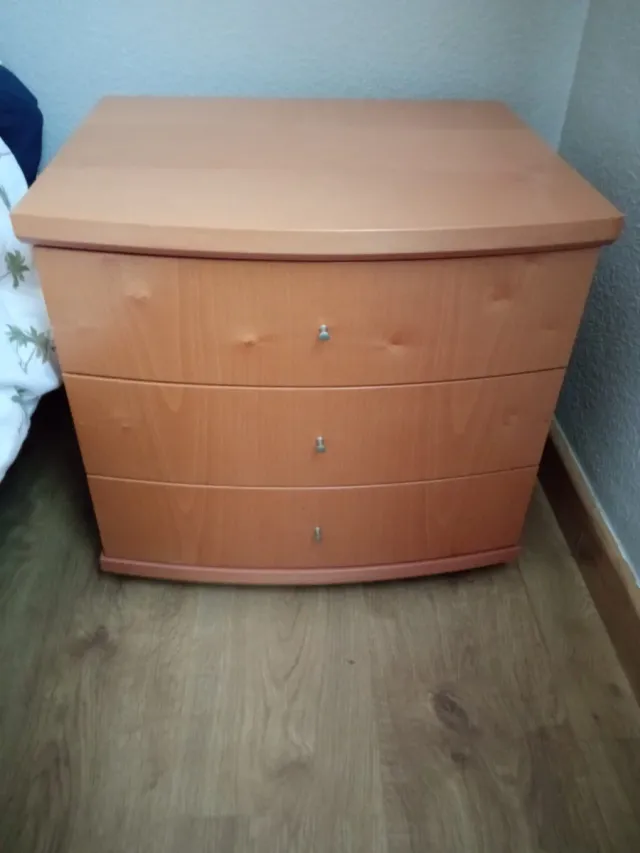 Mesita de noche con 3 cajones madera de cerezo