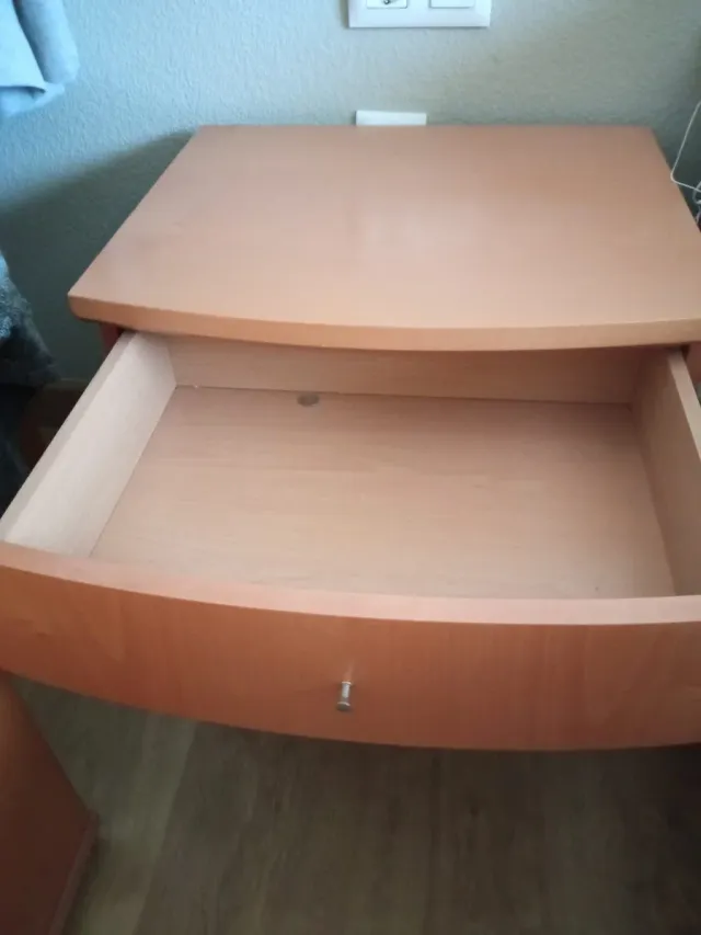 Mesita de noche con 3 cajones madera de cerezo