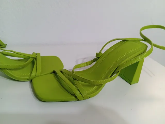 Tacones verdes de tiras