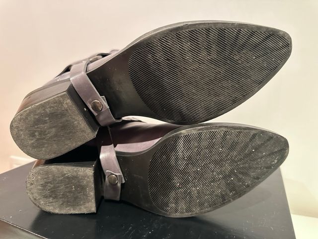 Botín Pons Quintana Gris