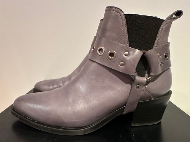 Botín Pons Quintana Gris