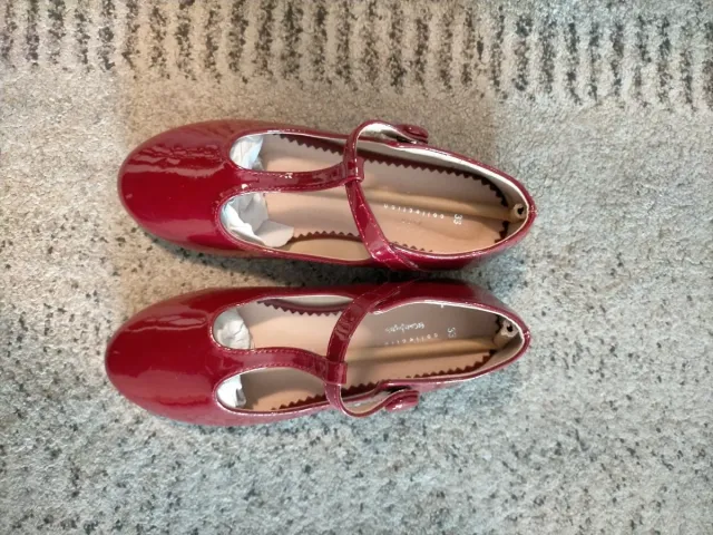 Zapatos niña charol burdeos T-bar