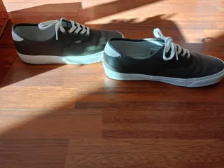 Zapatillas Vans Talla 44 Gris y Blancas
