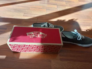 Zapatillas Vans Talla 44 Gris y Blancas