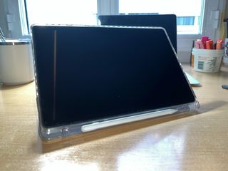 Samsung Tab A9+ con funda y lápiz