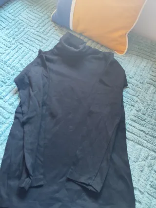 Camiseta cuello alto niño negra