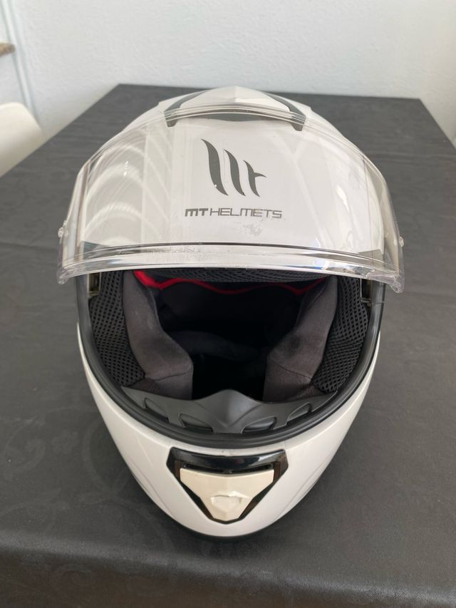 Casco de moto MT Helmets blanco. Talla L. estandar
