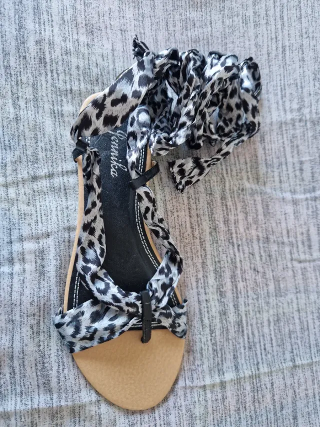 Sandalias con lazo estampado leopardo