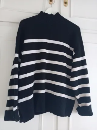 Jersey rayas blanco y negro cuello alto