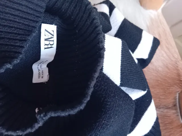 Jersey rayas blanco y negro cuello alto