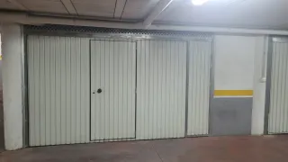 Puerta de garaje basculante con puerta