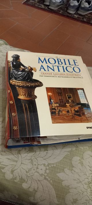 Il Mobile Antico Grande galleria illustrata De Ago