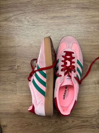Zapatillas Adidas Gazelle rosas y verdes