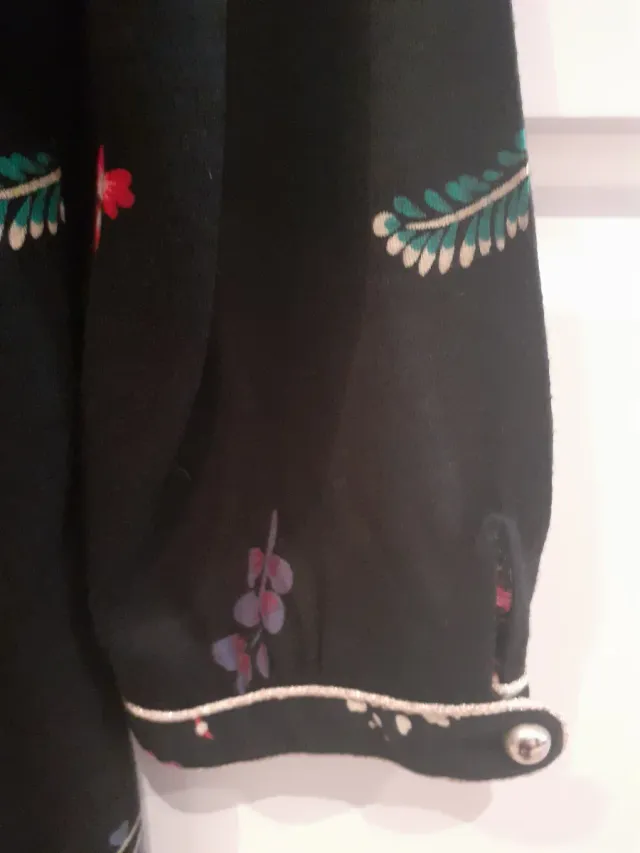 Vestido negro estampado floral