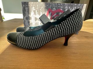 Zapatos tacón negro y blanco. T 40