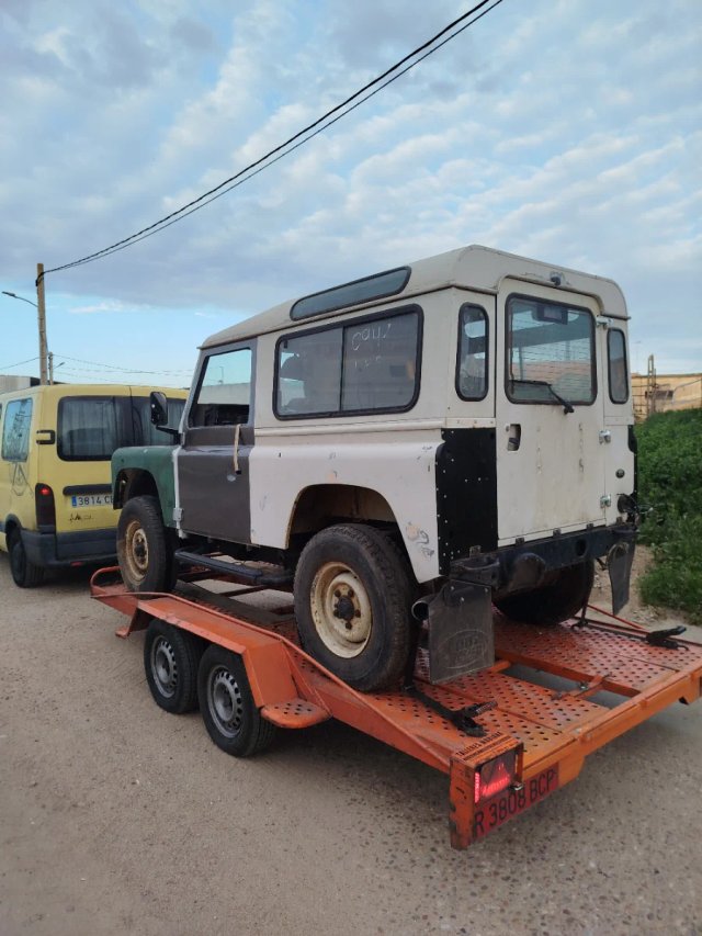 Transporte maquinaria en plataforma. Península