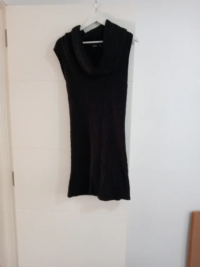 Vestido punto negro cuello vuelto sin mangas M