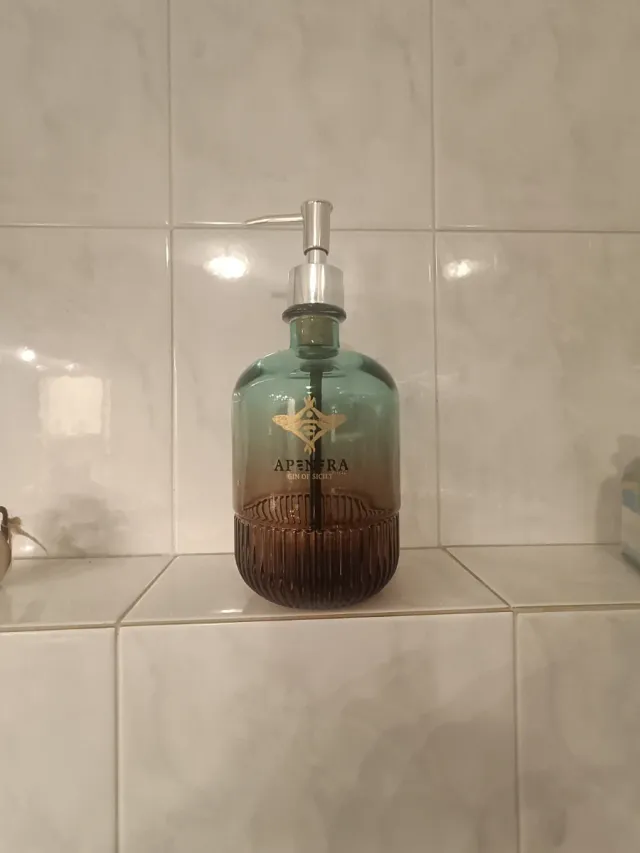 Dispenser sapone da bottiglia di gin apenera