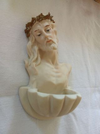 Acquasantiera  con volto di Gesù