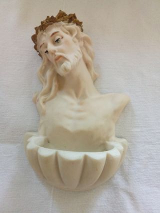 Acquasantiera  con volto di Gesù